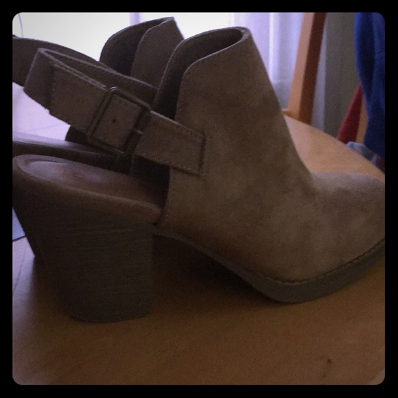 Cute camel colored suede booties! Worn once! - Picture 3 of 3